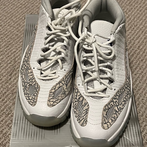 Nike Air Jordan 11 Retro Low 9.5 - Picture 1 of 7